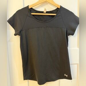 Women’s Under Armour Black Short Sleeve Athletic Top Small